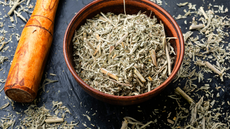 Einjähriger Beifuß, getrocknete und zerkleinerte Stengel, Blätter und Blüten der Artemisia annua