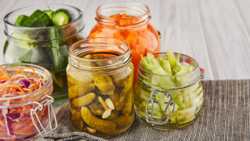 Fermentiertes Gemüse ist nicht nur gesund, sondern auch schnell zu Hause zuzubereiten