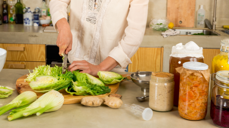 Mit einfachen Mitteln kann man eine Fermentation zu Hause selbst umsetzen.