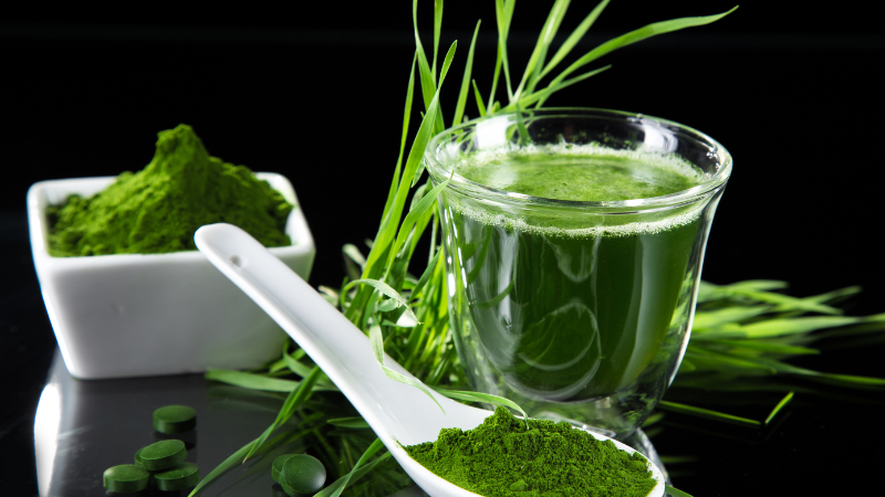 In Smoothies oder Müsli kann mann die Algen-Produkte in Pulverform am Besten dosieren.